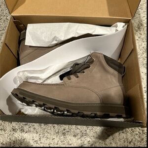 Men’s Sorel boots, brand new in box. Sz 9